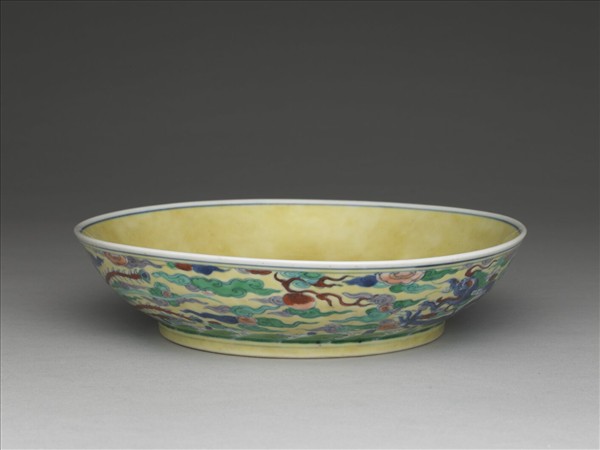 黃地五彩龍紋盤