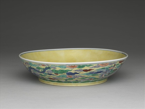 黃地五彩龍紋盤