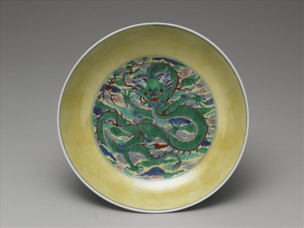 黃地五彩龍紋盤