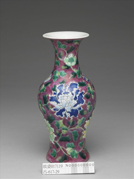 琺瑯彩牡丹紋瓶