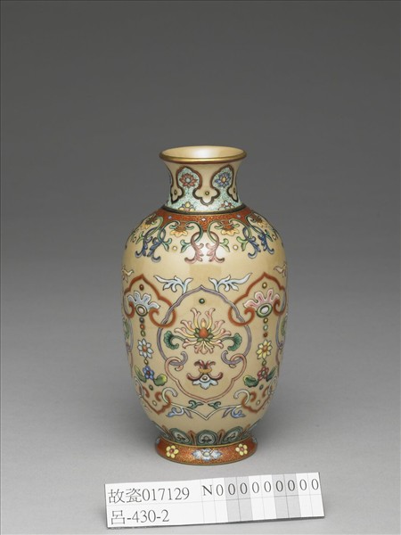 洋彩番蓮觀音瓶