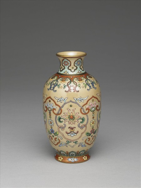 洋彩番蓮觀音瓶