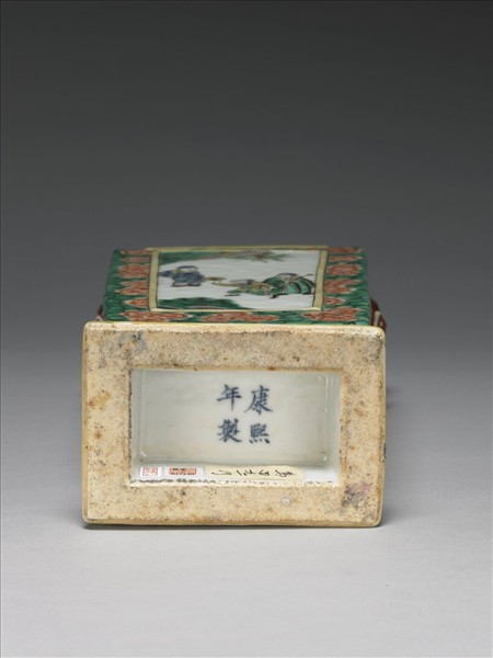 五彩人物象耳方瓶