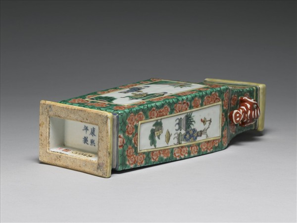 五彩人物象耳方瓶