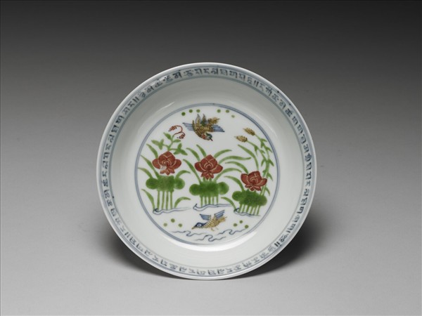 鬥彩蓮塘鴛鴦紋盤