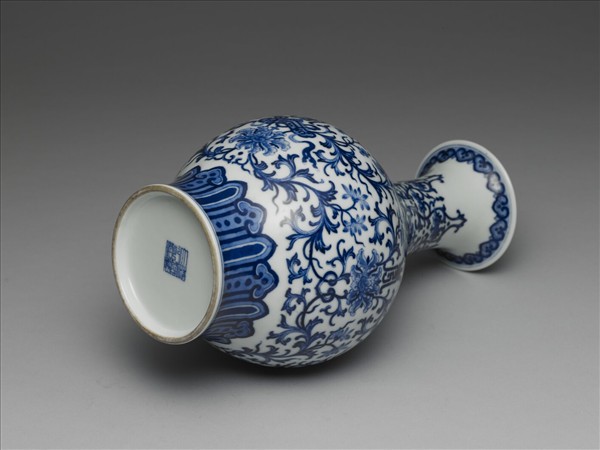 青花萬壽福慶花卉紋瓶