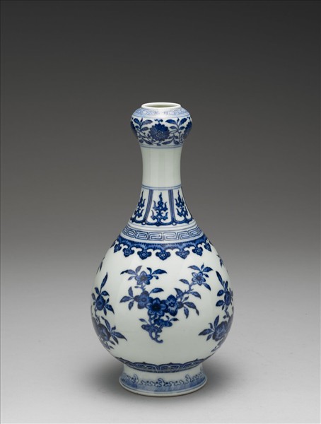 青花花卉紋蒜頭瓶