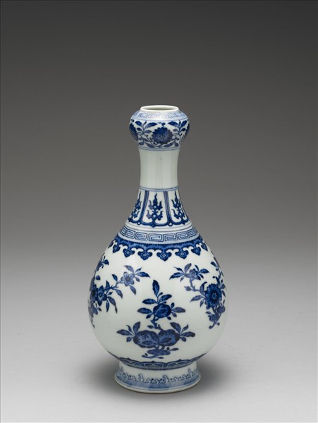 青花花卉紋蒜頭瓶