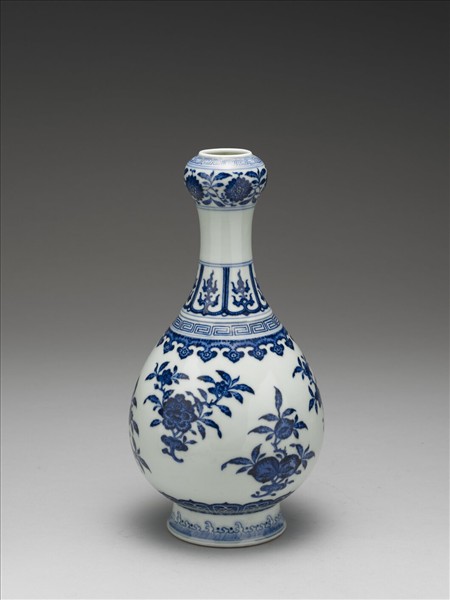 青花花卉紋蒜頭瓶