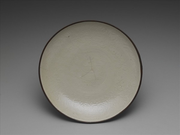 定窯 白瓷印花牡丹雙魚紋盤