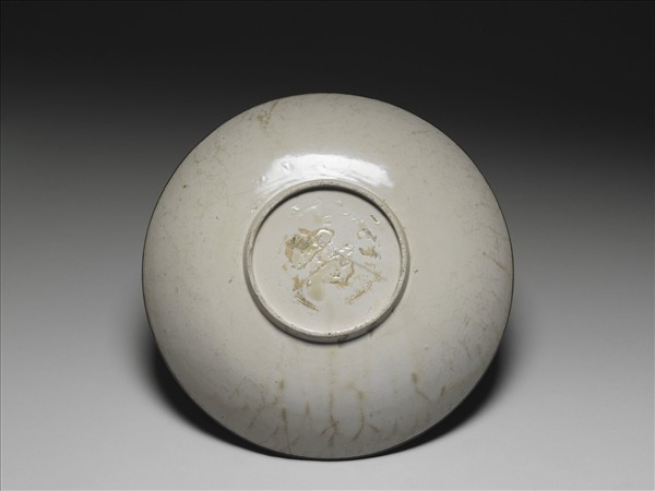 定窯 白瓷印花牡丹雙魚紋盤