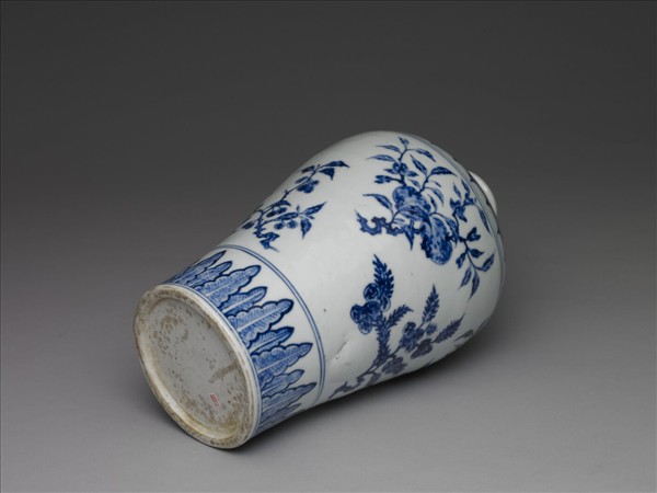 青花四季花果紋梅瓶