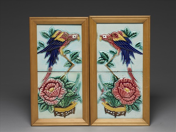 二十世紀上半葉日本彩色瓷磚花鳥對屏一組