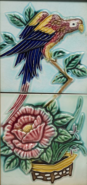 二十世紀上半葉日本彩色瓷磚花鳥對屏一組