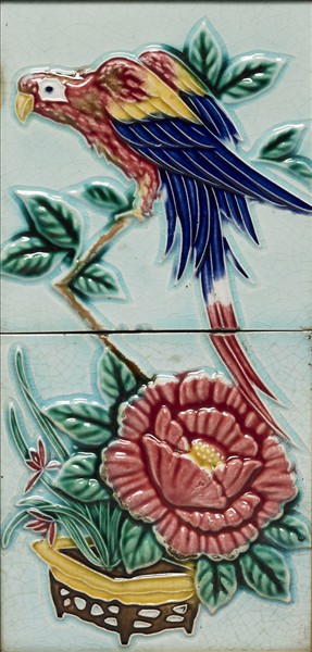 二十世紀上半葉日本彩色瓷磚花鳥對屏一組