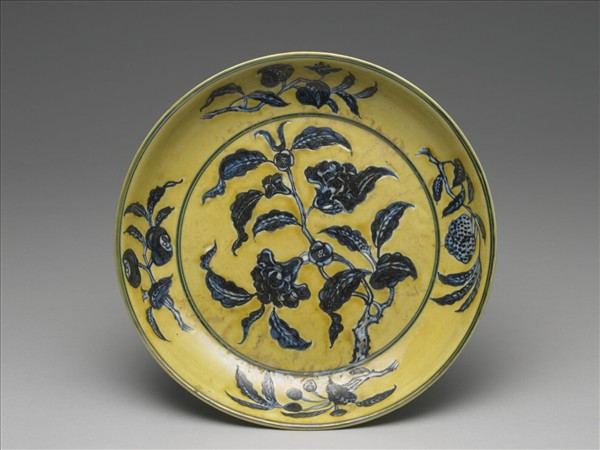 黃地青花花果紋盤