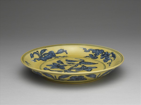 青花黃彩梔子花果紋盤