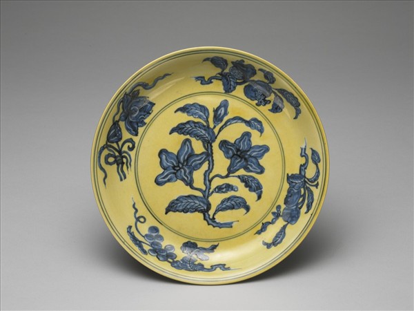 青花黃彩梔子花果紋盤