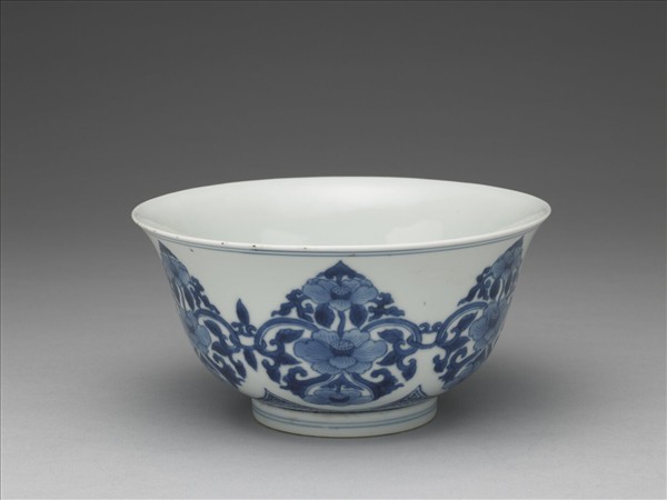 青花牡丹紋碗