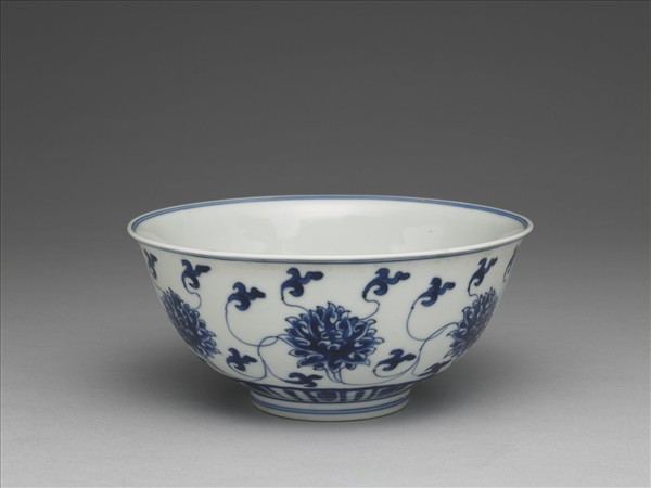 青花番蓮紋碗