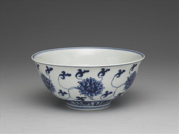 青花番蓮紋碗