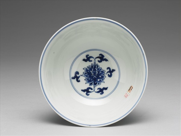 青花番蓮紋碗