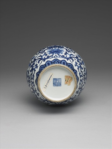 青花萬壽福慶花卉紋瓶