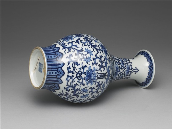 青花萬壽福慶花卉紋瓶