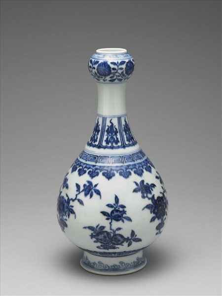 青花花卉紋蒜頭瓶