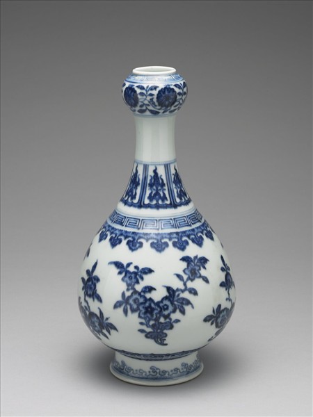青花花卉紋蒜頭瓶