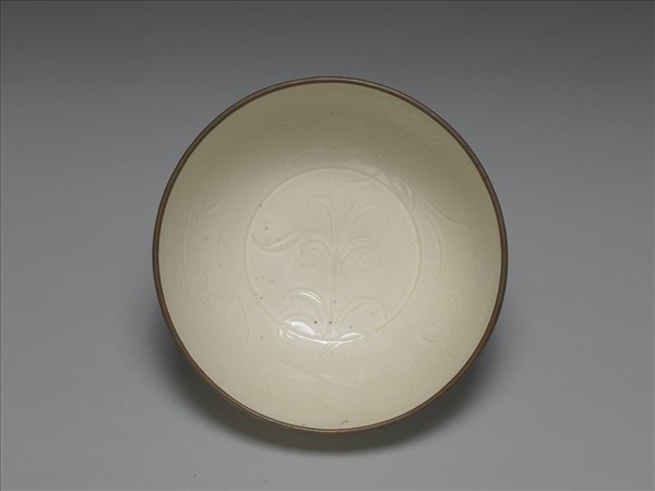 定窯 白瓷劃花萱草紋洗