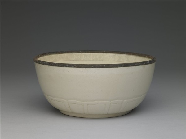 甜白半脫胎九龍盤