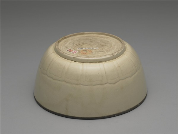 甜白半脫胎九龍盤