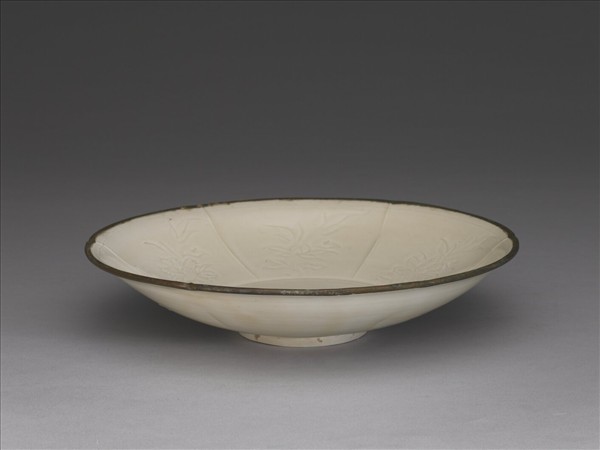 定窯系 白瓷劃花折枝花果紋分格盤