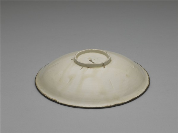 定窯系 白瓷劃花折枝花果紋分格盤