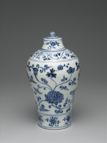 青花蓮花紋帶蓋梅瓶