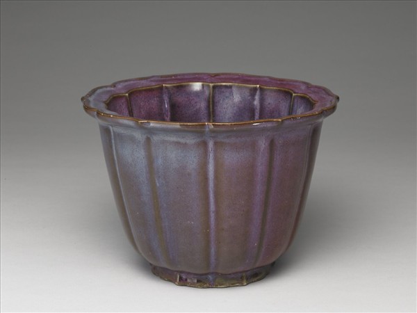 鈞窯 天藍葡萄釉蓮花式花盆