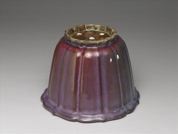 鈞窯 天藍葡萄釉蓮花式花盆