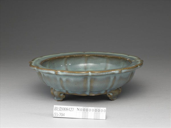 鈞窯 月白釉蓮花式盆托