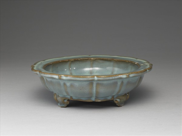 鈞窯 月白釉蓮花式盆托