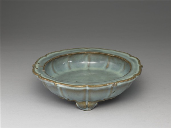 鈞窯 月白釉蓮花式盆托