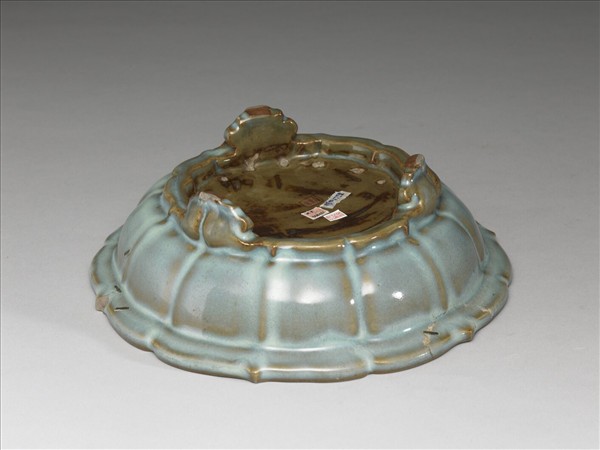 鈞窯 月白釉蓮花式盆托