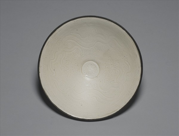 定窯 白瓷劃花雙螭紋笠式碗