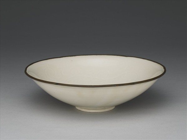 定窯 劃花蓮花紋碗