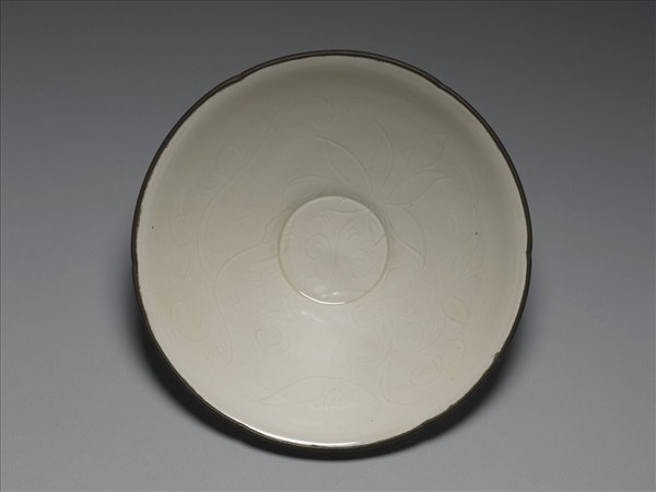 定窯 劃花蓮花紋碗