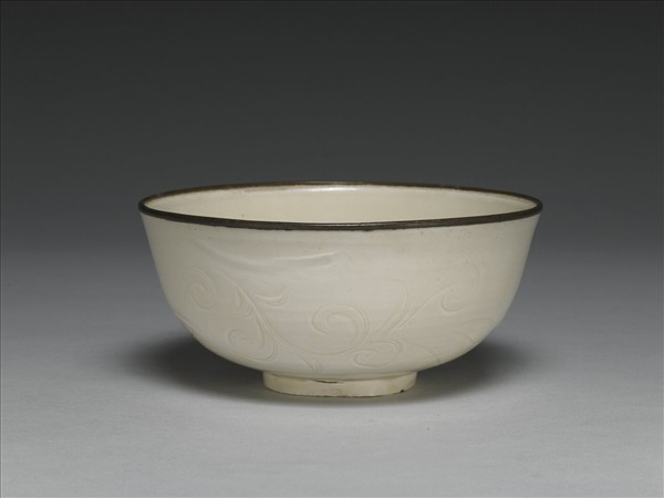 定窯 白瓷劃花萱草紋碗