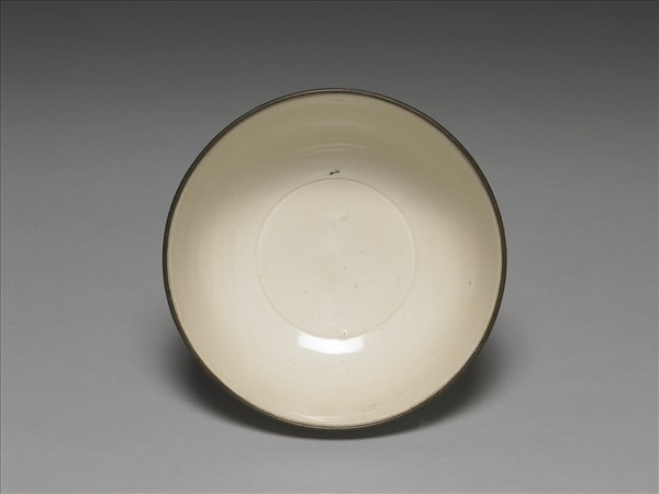 定窯 白瓷劃花萱草紋碗