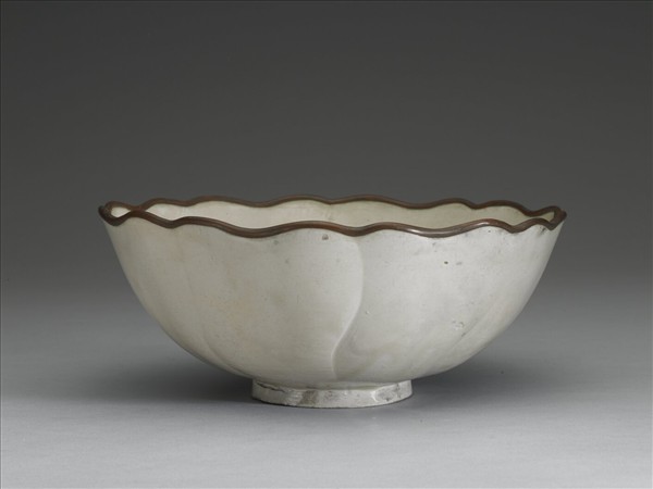 定窯 牡丹花式碗