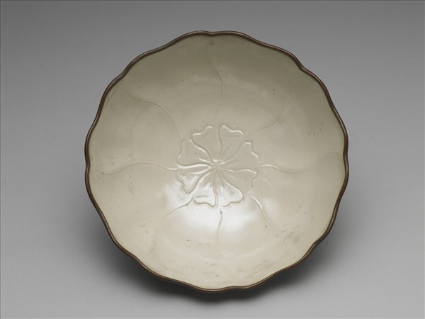 定窯 牡丹花式碗