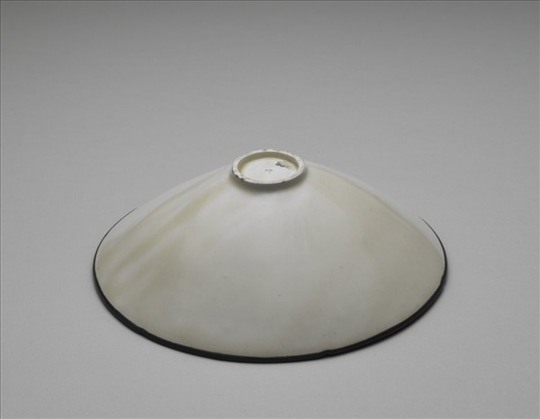 定窯 白瓷印花海石榴紋笠式碗